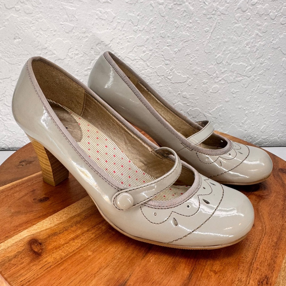 Mudd Gibson Womens 7M Taupe Patent Mary Jane Pumps Scalloped Block Heel Shoes